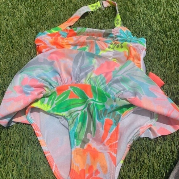 Cat & Jack swimsuit size 5t one piece swimsuit floral used in great condition - Picture 9 of 9